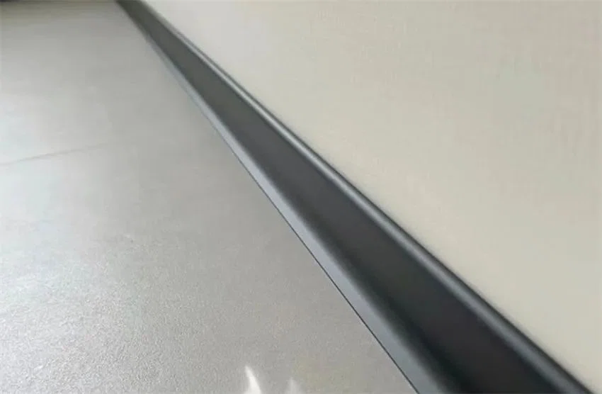 『踢脚线』别再做这种土丑的踢脚线了!如今流行这4种方式,好看又耐用